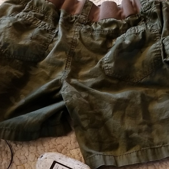 💚Cute camo shorts💚 - Picture 7 of 8